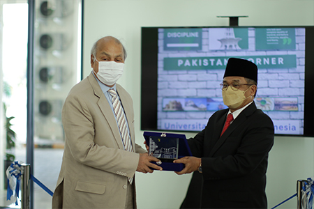 Pakistan’s Ambassador to Indonesia HE Muhammad Hassan Inaugurates New Facilities at UAI