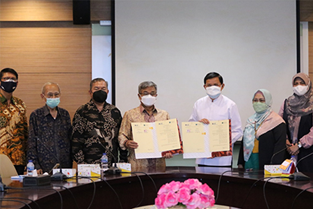 Universitas Al-Azhar Indonesia dan Universitas Yarsi Jalin Kerja Sama dengan Menandatangani Nota Kesepahaman (MoU)