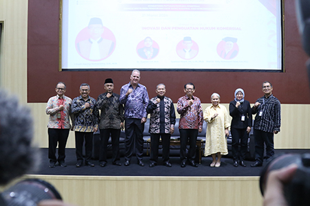 UAI dan Mahkamah Agung (MA) Umumkan Pemenang Lomba Karya Tulis Ilmiah Berbasis Putusan Hukum Komersial (LOKALI-MA) pada Seminar Closing Ceremony LOKALI-MA 